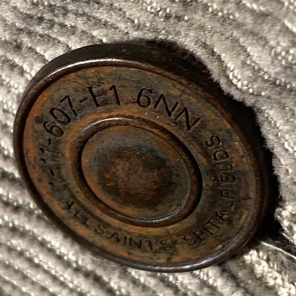 ALLSAINTS - long shorts: tan corduroy w pockets, belt hoops, button close - 32 - Picture 12 of 16